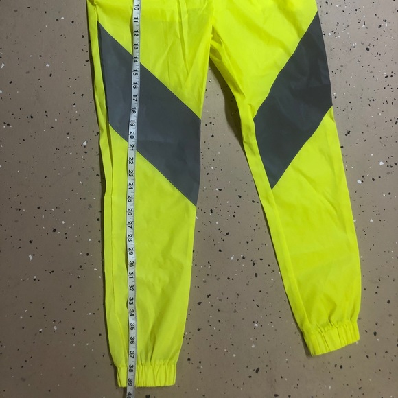 Fashion nova neon lime lounge set! - Picture 5 of 13